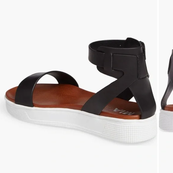 MIA Ellen Women's Black Platform Sandals - Picture 3 of 3